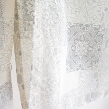 Load image into Gallery viewer, 紬 着物 単衣 夏紬 華紋文様 広衿 白色 正絹 カジュアル着物 仕立て上がり 身丈153cm