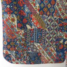 Load image into Gallery viewer, 小紋 裂取り柄 紺色 袷 バチ衿 ポリエステル 洗える着物 仕立て上がり カジュアル 身丈159cm