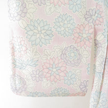 Load image into Gallery viewer, 紬 着物 単衣 菊文様 バチ衿 白ベージュ色 正絹 カジュアル着物 仕立て上がり 身丈157cm