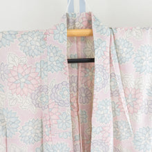 Load image into Gallery viewer, 紬 着物 単衣 菊文様 バチ衿 白ベージュ色 正絹 カジュアル着物 仕立て上がり 身丈157cm