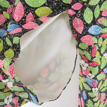 Load image into Gallery viewer, 小紋 椿文様 たたき染め 袷 バチ衿 黒色 正絹 仕立て上がり カジュアル着物 身丈161cm