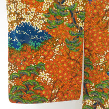 Load image into Gallery viewer, 小紋 松に梅文様 袷 広衿 茶色 正絹 仕立て上がり カジュアル着物 身丈159cm