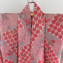 Load image into Gallery viewer, アンティーク 御召 菊に紅葉柄 赤色 袷 広衿 正絹 昭和レトロ 紋なし 昔着物 身丈151cm