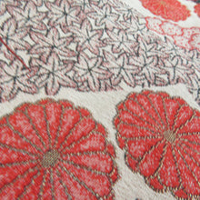 Load image into Gallery viewer, アンティーク 御召 菊に紅葉柄 赤色 袷 広衿 正絹 昭和レトロ 紋なし 昔着物 身丈151cm