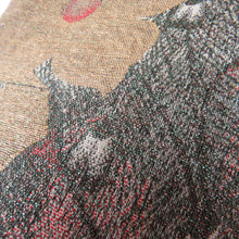 Load image into Gallery viewer, アンティーク 御召 孔雀の羽根柄 桃色 銀糸 ラメ糸 袷 広衿 正絹 昭和レトロ 紋なし 昔着物 身丈157cm