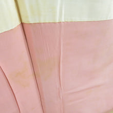 Load image into Gallery viewer, アンティーク 御召 孔雀の羽根柄 桃色 銀糸 ラメ糸 袷 広衿 正絹 昭和レトロ 紋なし 昔着物 身丈157cm