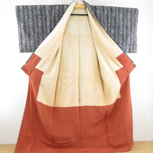 Load image into Gallery viewer, アンティーク 御召 草花柄 黒色 銀糸 袷 広衿 正絹 昭和レトロ 紋なし 昔着物 身丈167cm