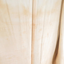 Load image into Gallery viewer, アンティーク 御召 草花柄 黒色 銀糸 袷 広衿 正絹 昭和レトロ 紋なし 昔着物 身丈167cm