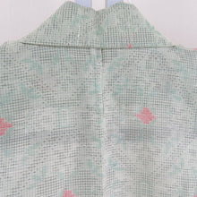 Load image into Gallery viewer, ウール着物 サマーウール 単衣 蜀江文 薄緑色 織り文様 バチ衿 夏用 カジュアルきもの 仕立て上がり 身丈156cm