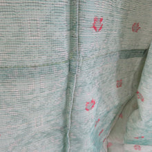 Load image into Gallery viewer, ウール着物 サマーウール 単衣 蜀江文 薄緑色 織り文様 バチ衿 夏用 カジュアルきもの 仕立て上がり 身丈156cm