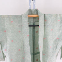 Load image into Gallery viewer, ウール着物 サマーウール 単衣 蜀江文 薄緑色 織り文様 バチ衿 夏用 カジュアルきもの 仕立て上がり 身丈156cm