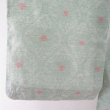 Load image into Gallery viewer, ウール着物 サマーウール 単衣 蜀江文 薄緑色 織り文様 バチ衿 夏用 カジュアルきもの 仕立て上がり 身丈156cm