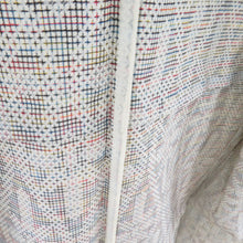 Load image into Gallery viewer, ウール着物 単衣 亀甲文様 織り柄 白灰色 バチ衿 カジュアルきもの 普段着物 仕立て上がり 身丈156cm