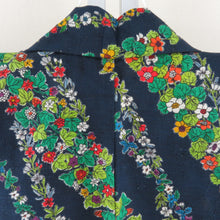 Load image into Gallery viewer, ウール着物 単衣 野花文様 染め柄 紺色 バチ衿 カジュアルきもの 普段着物 仕立て上がり 身丈155cm
