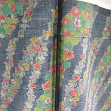 Load image into Gallery viewer, ウール着物 単衣 野花文様 染め柄 紺色 バチ衿 カジュアルきもの 普段着物 仕立て上がり 身丈155cm