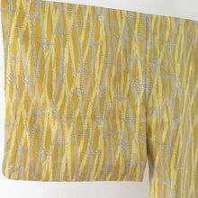 Load image into Gallery viewer, ウール着物 単衣 水玉によろけ縞文様 染め柄 からし色 バチ衿 カジュアルきもの 普段着物 仕立て上がり 身丈152cm