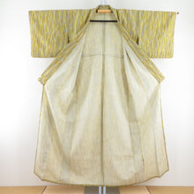 Load image into Gallery viewer, ウール着物 単衣 水玉によろけ縞文様 染め柄 からし色 バチ衿 カジュアルきもの 普段着物 仕立て上がり 身丈152cm