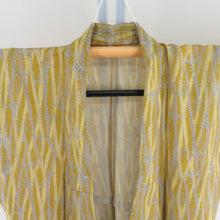 Load image into Gallery viewer, ウール着物 単衣 水玉によろけ縞文様 染め柄 からし色 バチ衿 カジュアルきもの 普段着物 仕立て上がり 身丈152cm