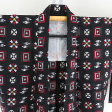 Load image into Gallery viewer, ウール着物 単衣 幾何学文様 絣柄 織り柄 黒色 バチ衿 カジュアルきもの 普段着物 仕立て上がり 身丈166cm