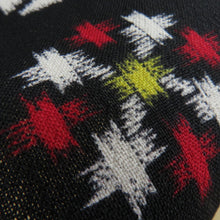 Load image into Gallery viewer, ウール着物 単衣 幾何学文様 絣柄 織り柄 黒色 バチ衿 カジュアルきもの 普段着物 仕立て上がり 身丈166cm