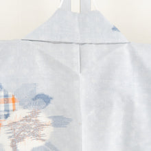 画像をギャラリービューアに読み込む, 紬 着物 単衣 椿文様 バチ衿 薄青色 正絹 カジュアル着物 仕立て上がり 身丈155cm