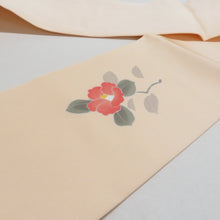 Load image into Gallery viewer, 名古屋帯 正絹 塩瀬 友禅染 椿文様 お太鼓柄 九寸帯 ベージュ色 橙色 カジュアル 仕立て上がり 着物帯 長さ363cm
