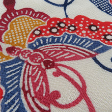 Load image into Gallery viewer, 栗山吉三郎 名古屋帯 京紅型 型染 縮緬 揚羽蝶文様 ベージュ色 赤色 全通柄 九寸帯 正絹 仕立て上がり 着物帯 長さ351cm