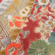 画像をギャラリービューアに読み込む, 小紋 紬地 花に家屋文様 単衣 バチ衿 茶黄色 正絹 仕立て上がり カジュアル着物 身丈153cm