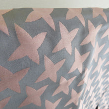 画像をギャラリービューアに読み込む, 道行 アンティーク 十字柄 ちりよけコート 正絹 灰色 桃色 レトロ 着物用 身丈90cm