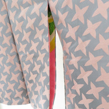 画像をギャラリービューアに読み込む, 道行 アンティーク 十字柄 ちりよけコート 正絹 灰色 桃色 レトロ 着物用 身丈90cm