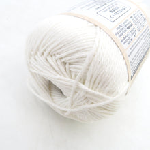 Load image into Gallery viewer, DAISO ダイソー 毛糸 コットナブル 10玉セット リリーホワイト 中細 1玉25g 約85ｍ 春夏毛糸 手芸糸 未使用品