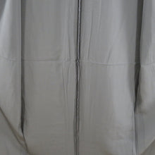 Load image into Gallery viewer, 夏着物 正絹 色無地 グレー 作家物 成竹登茂男 落款入り 絽 バチ衿 巾広サイズ 紋無し 夏用 仕立て上がり 身丈159cm