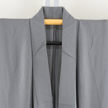 Load image into Gallery viewer, 夏着物 正絹 色無地 グレー 作家物 成竹登茂男 落款入り 絽 バチ衿 巾広サイズ 紋無し 夏用 仕立て上がり 身丈159cm