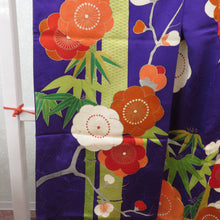 Load image into Gallery viewer, 振袖 紫×緑×赤×白×ゴールド 金彩 金コマ刺繍 笹 梅 箔入り 正絹 袷 広衿 成人式 仕立て上がり 身丈160.7cm
