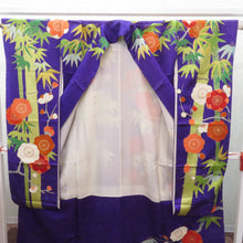 Load image into Gallery viewer, 振袖 紫×緑×赤×白×ゴールド 金彩 金コマ刺繍 笹 梅 箔入り 正絹 袷 広衿 成人式 仕立て上がり 身丈160.7cm