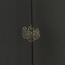Load image into Gallery viewer, 羽織 正絹 刺繍 金コマ 枯山水に花々模様 黒ｘ辛子色ｘ多色 絵羽文様 一つ紋 五三桐紋 着物コート 和装 ちりよけ 身丈73cm
