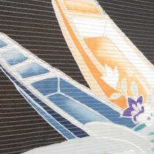 画像をギャラリービューアに読み込む, 夏着物 黒留袖 夏用 絽 黒色ｘ多色 風景文様 箔入り 木瓜紋 夏物 仕立て上がり フォーマル 礼装 身丈159cm