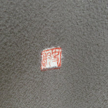 画像をギャラリービューアに読み込む, 付下げ 袷 グレーｘ茶色ｘ多色 松に梅文様 一つ紋 中陰蔦紋 バチ衿 正絹 落款入り 仕立て上がり着物 身丈162cm