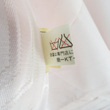 Load image into Gallery viewer, 子供着物 女の子用 一つ身 赤色ｘピンク色 2点セット 襦袢付き 正絹 折り鶴に雲取り文様 刺繍入り フォーマル 女児 七五三 祝着 子供きもの 身丈101cm