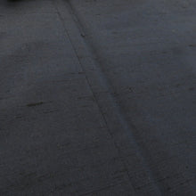 Load image into Gallery viewer, 男着物 正絹 紬 男性用 着流し 紺地 ネイビー 無地 仕立て上がり men's お茶席にも 身丈140.4cm