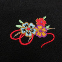 Load image into Gallery viewer, 子供着物 女児用 子ども用 作り帯 結び帯 7歳用 ブラック 花・扇子 刺繍 縮緬 七五三 祝着 晴れ着 舞台衣装 ちりめん