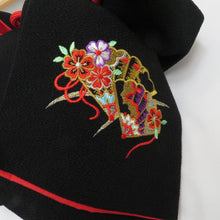 Load image into Gallery viewer, 子供着物 女児用 子ども用 作り帯 結び帯 7歳用 ブラック 花・扇子 刺繍 縮緬 七五三 祝着 晴れ着 舞台衣装 ちりめん