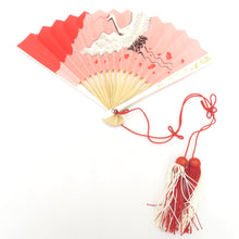 Load image into Gallery viewer, 子供着物 女児 筥迫セット 髪飾り付き オレンジ×金 幾何学模様 女の子用 中寸サイズ 七五三 はこせこ 作り帯 結び帯 キッズ