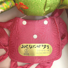 Load image into Gallery viewer, 子供着物 女児 筥迫セット 緑×オレンジ×金 毬模様 女の子用 小寸サイズ 三才用 草履サイズ17.5cm 七五三 はこせこ 作り帯 結び帯 バッグ キッズ