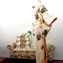 Load image into Gallery viewer, 小紋 袷 薄クリーム 多色 生け花 紐柄 地模様あり 広衿 正絹 仕立て上がり 着物 普段使い 練習用 身丈157.4cm