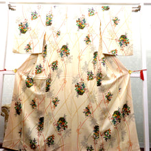 Load image into Gallery viewer, 小紋 袷 薄クリーム 多色 生け花 紐柄 地模様あり 広衿 正絹 仕立て上がり 着物 普段使い 練習用 身丈157.4cm