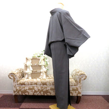 Load image into Gallery viewer, 小紋 洗える着物 袷 黒×白 鮫小紋 広衿 仕立て上がり ポリエステル着物 カジュアル 普段使い 街着屋 Mサイズ 身丈162.6cm