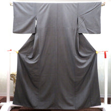Load image into Gallery viewer, 小紋 洗える着物 袷 黒×白 鮫小紋 広衿 仕立て上がり ポリエステル着物 カジュアル 普段使い 街着屋 Mサイズ 身丈162.6cm