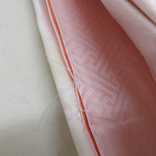 Load image into Gallery viewer, 襦袢 長襦袢 薄ピンク色 ぼかし 紗綾形に花模様 居敷当付 えもん抜き付き 手縫い本仕立て 正絹 タグ付き 半衿付き バチ衿 仕立て上がり 女性着物用