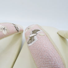 Load image into Gallery viewer, 草履 刺繍鼻緒 S～Mサイズ相当 23cm適応 吉祥模様 白色ｘピンク色 カジュアル レディース 女性 履物